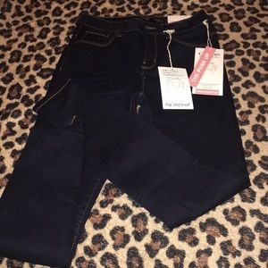 Dark/blue jeans to give your bums a nice push up!